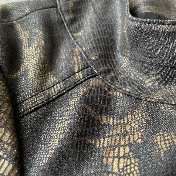 Bomber jacket. Brown and black. Rayon and polyester blend. Fitted. - Picture 9 of 10